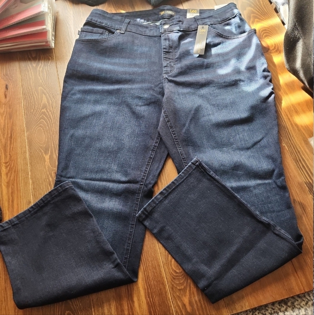 Lee Women's Dark Blue Relaxed Fit Straight Leg Mid Rise Jeans Sz 18W Petite
